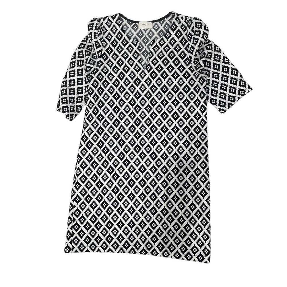 Everly Dress Women's Sz M Shift Mini Dress
3/4 Sleeve Diamond